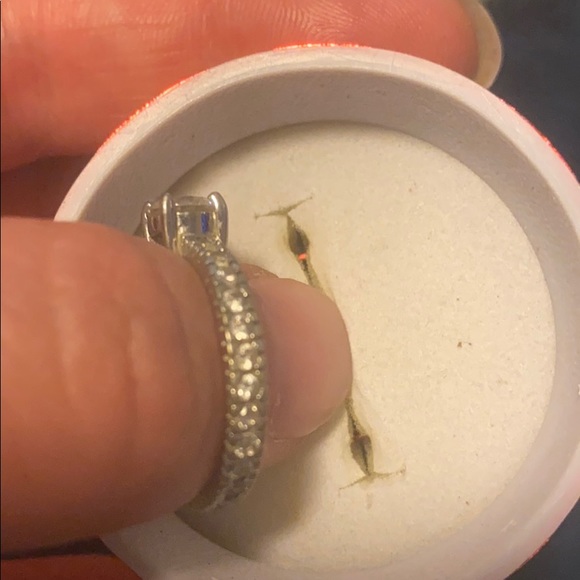 Ring - Picture 2 of 5